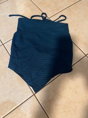 SHEIN Dark Blue Ribbed Crop Tank Top